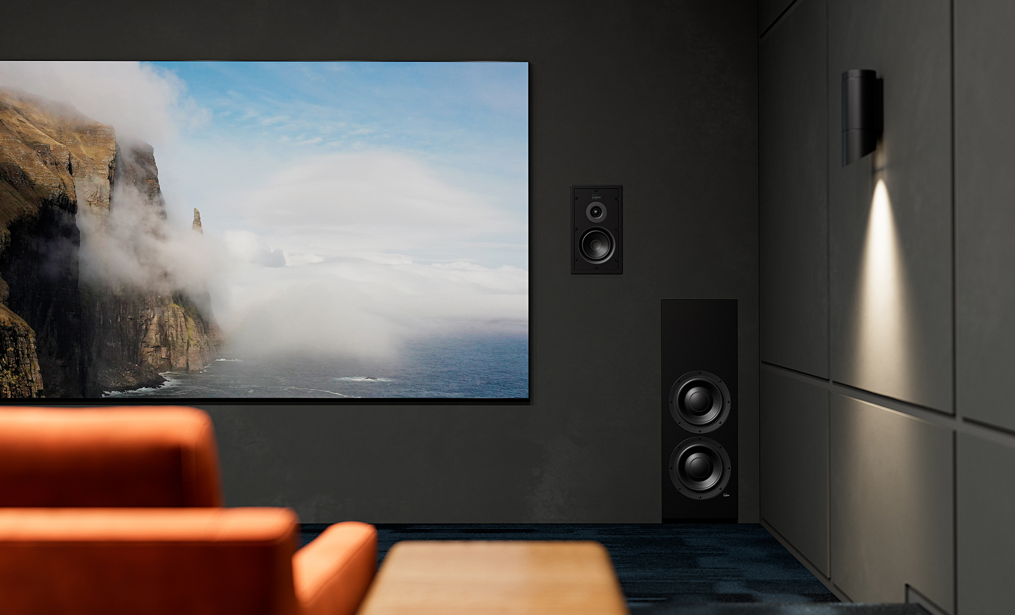 Lyngdorf D-6 duvar içi hoparlör ve DW-10 duvar içi woofer ev sineması montajı